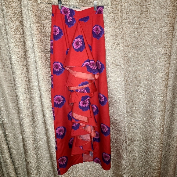 Asymmetrical Midi Skirt by Viva Aviva floral ruffle skirt. Size 0 - Picture 2 of 8